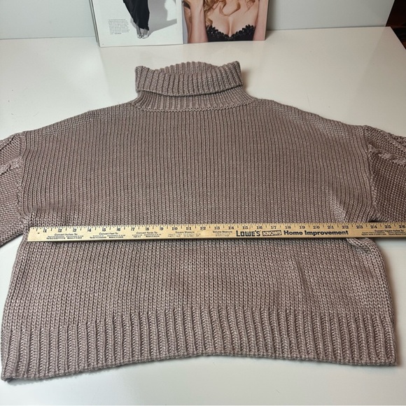 JustFab Gray Cowl Turtleneck Sweater with Ribbed Knit Texture - Picture 3 of 7